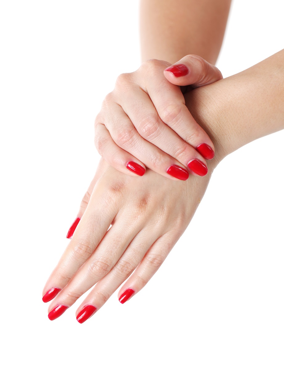 manos mujer uñas rojas