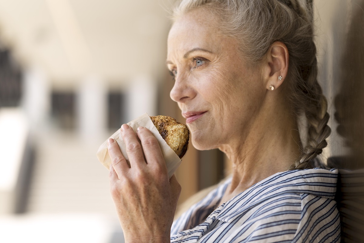 Envejecimiento comida mujer pan calorías