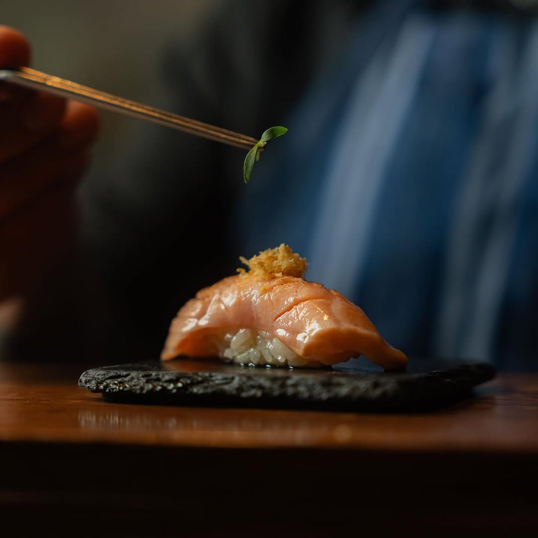 salmon sushi okasanta comida japonesa puebla