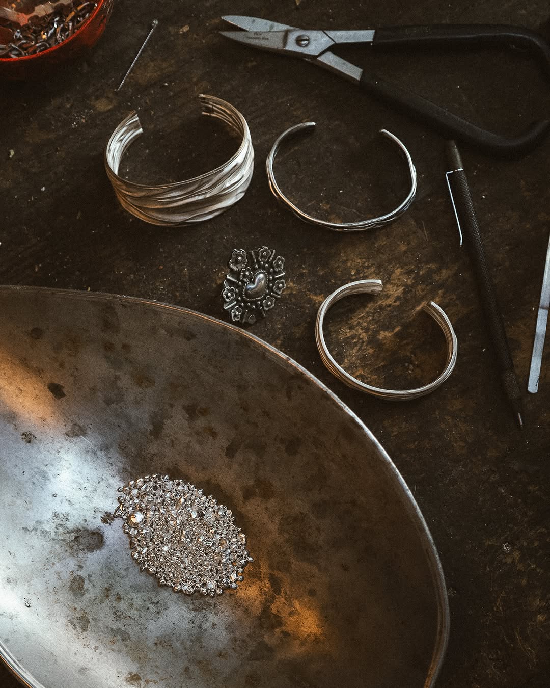 joyería taller plata anillo corazón fabricación orfebrería mano forjada