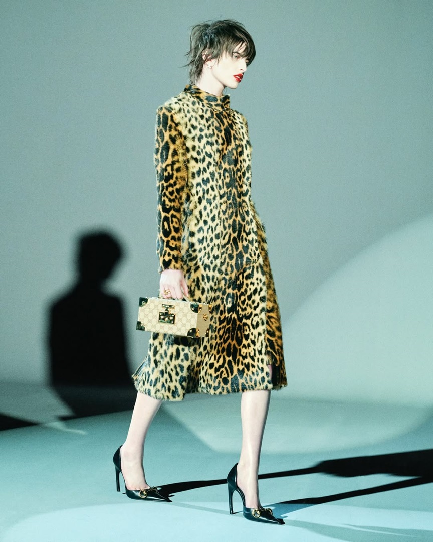abrigo leopardo Gucci