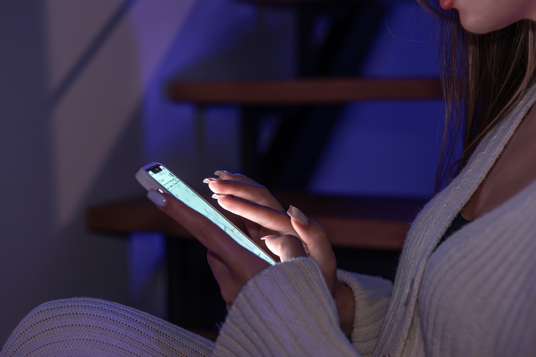 teléfono celular redes sociales dopamina scroll