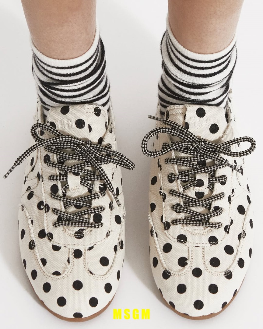 zapatos sneakers puntos lunres polka dots