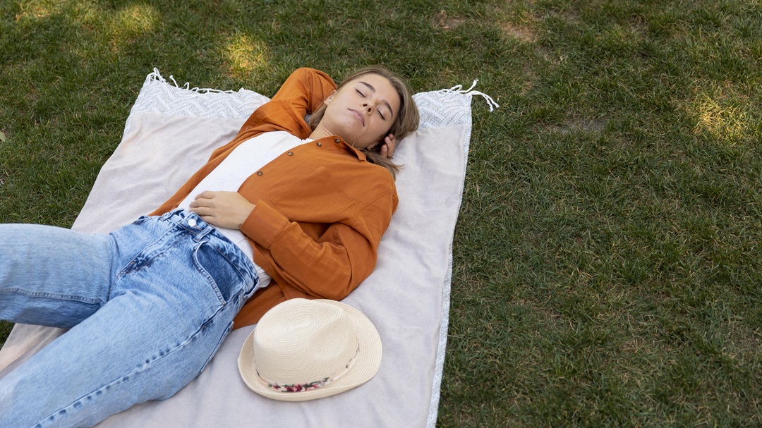 descanso sueño dormir pasto picnic