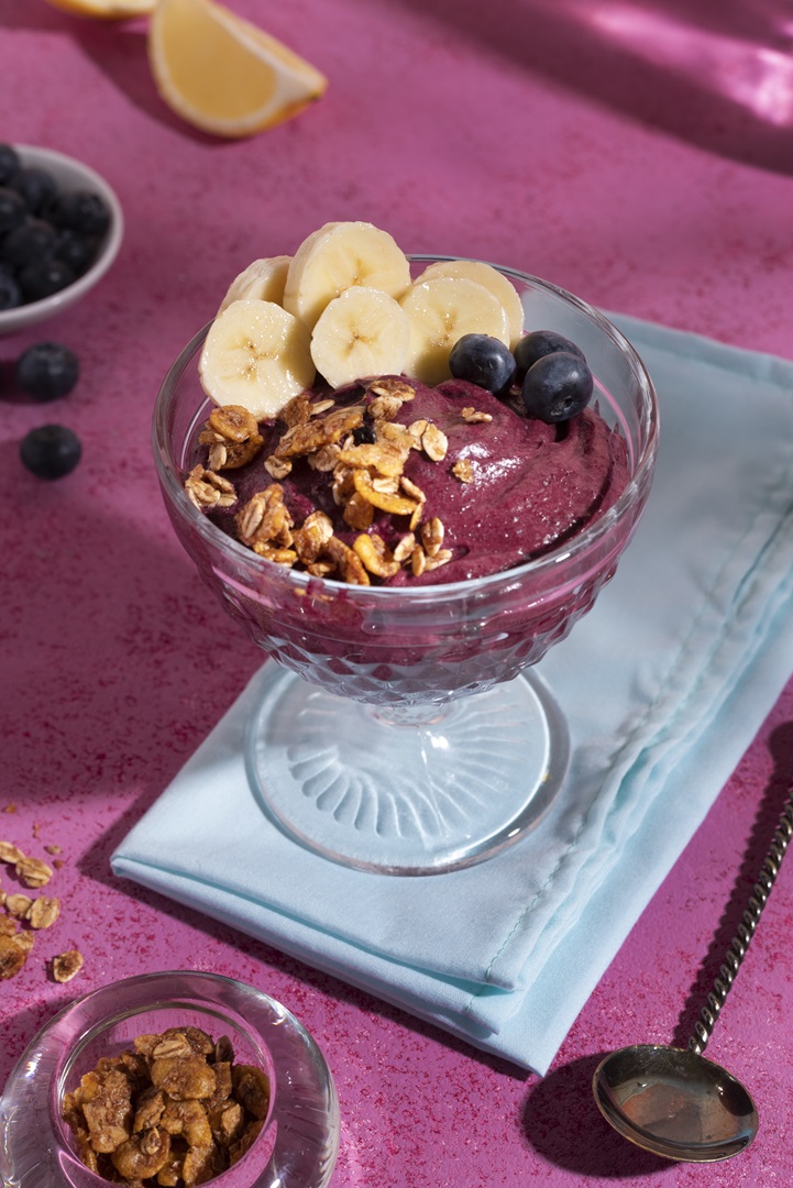 acai plátano nueces arándanos berries postre