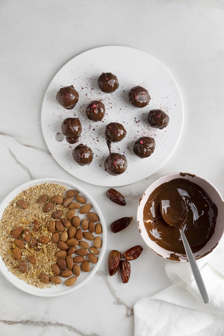 dátiles chocolate nueces almendras