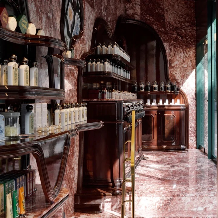Officine Universelle Buly Kobe