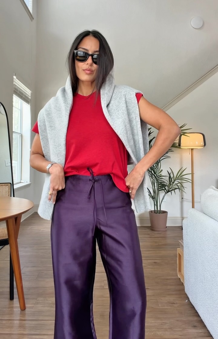 pantalón satén morado reformation blusa roja lentes sol